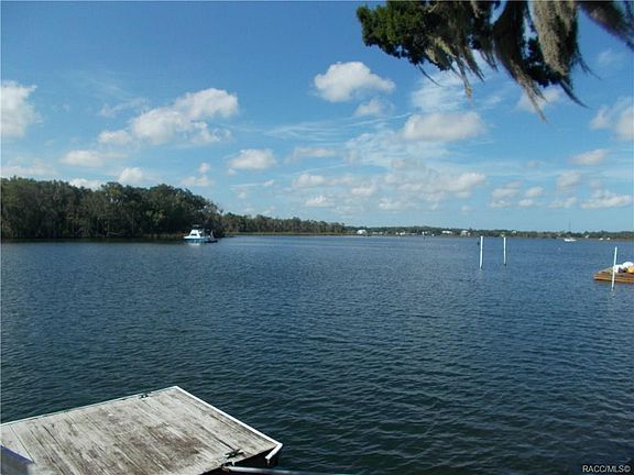 4th image of 836 SW Kings Bay Dr