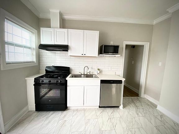 5th image of 3000 Saint Peter St #3002