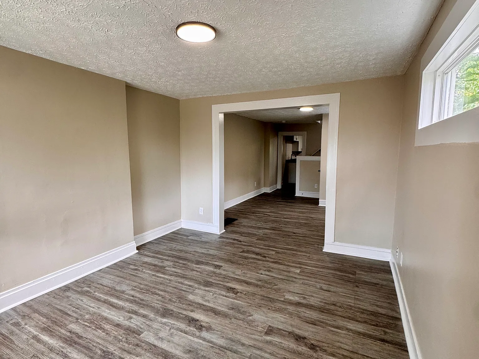 3 bed, 1.5 bath, 1080 sqft, $1,600 — Photo 3
