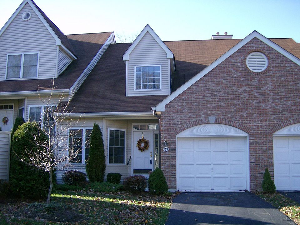 Townhouse Bald Eagle Commons