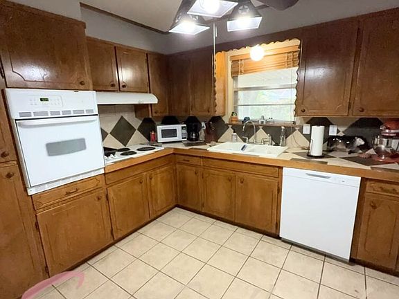 5th image of 2540 W Holly St