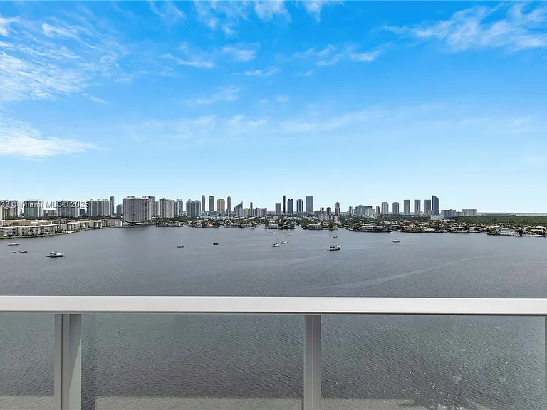 17111 Biscayne Blvd #Penthouse 1709 — Photo 9