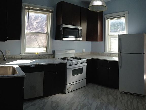 2nd image of 2654 N Marshfield Ave #2A