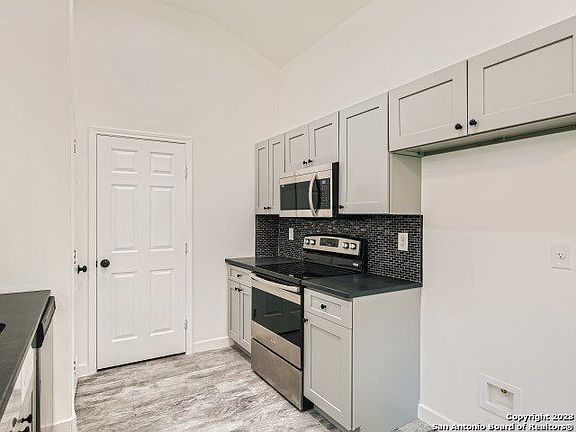 4th image of 107 Villareal St #2