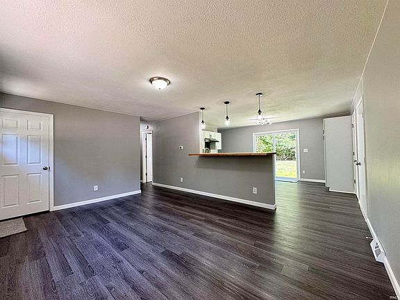 4th image of 1539 S Ridgeview Rd