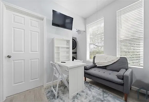 624 Avenue H #G