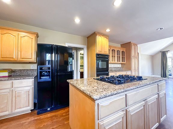 5th image of 244 San Mateo Ave
