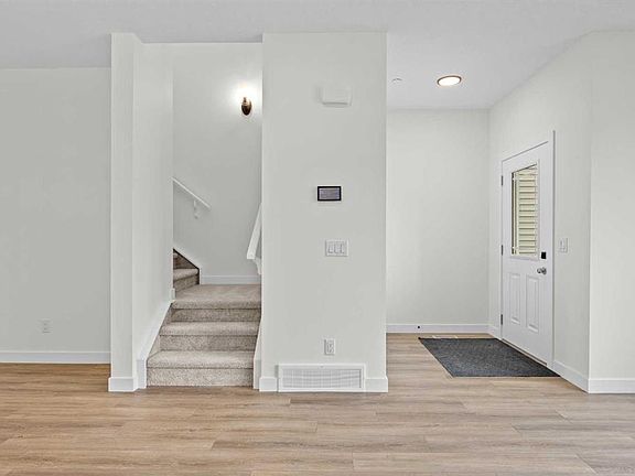 3rd image of 41 N Hotchkiss Gdns SE