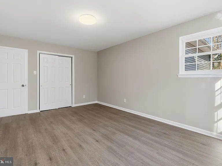 221 Oak Ln — Photo 21