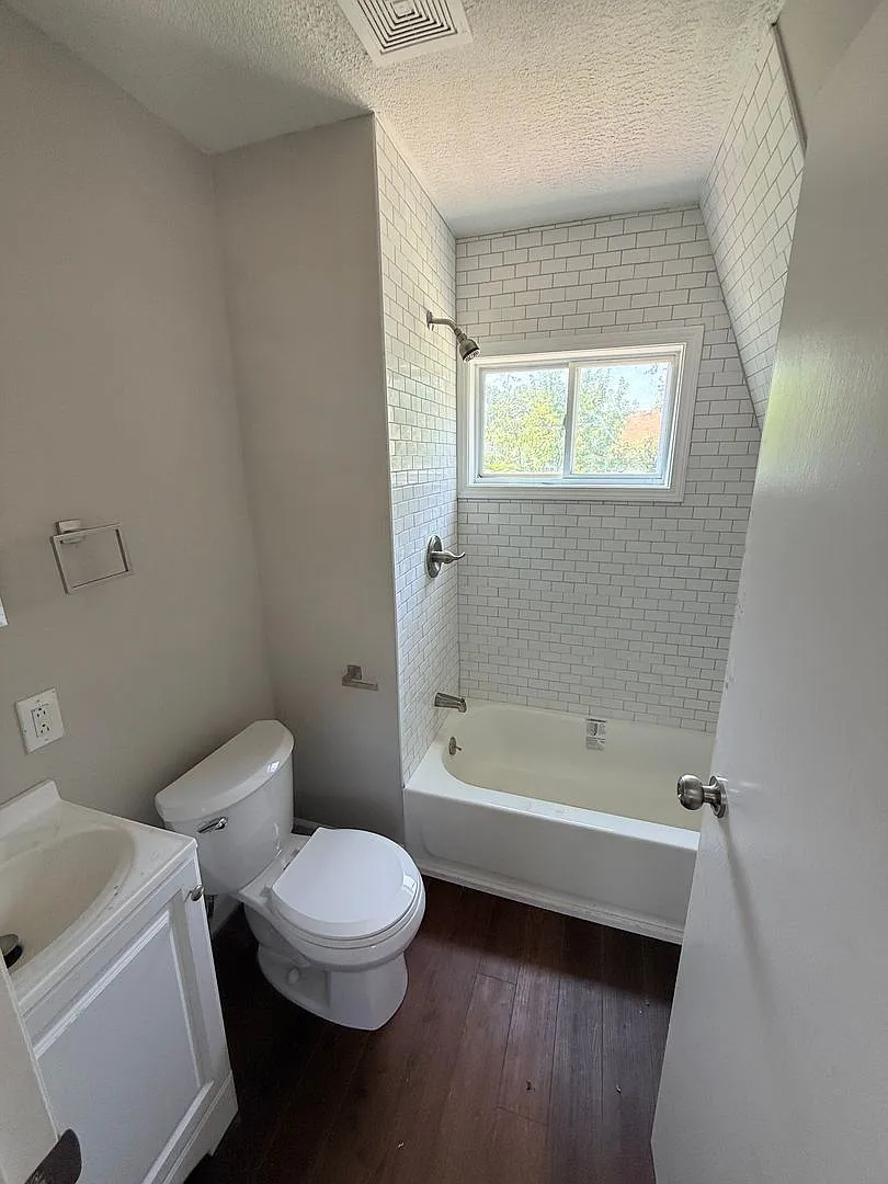 Beautiful renovated single family home — Photo 3