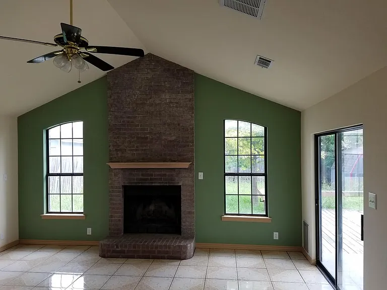 1805 Sharon Dr — Photo 3