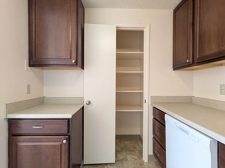 Chelsea Manor Apartments — Photo 28
