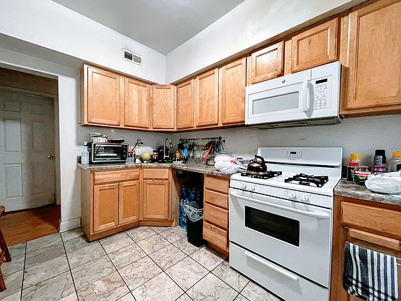 2nd image of 4931 N Avers Ave APT 1