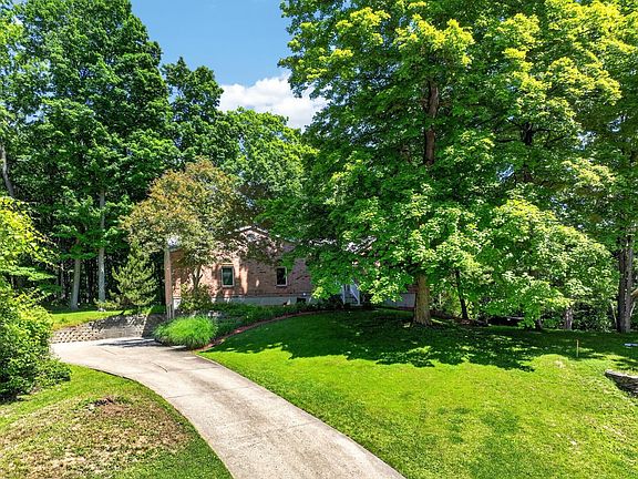 2nd image of 20920 Ferngrove Ct