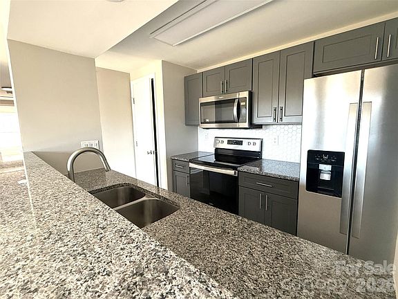 5th image of 1604 Arlyn Cir APT J