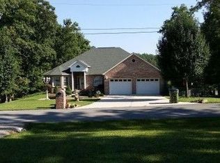 8935 Cherokee Trl, Crossville, TN 38572