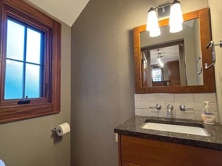 2412 Alberta Ave SW — Photo 74