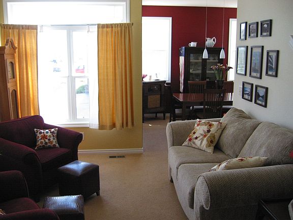 Foyer/Den
