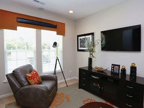3rd image of 272 Paradise Dr