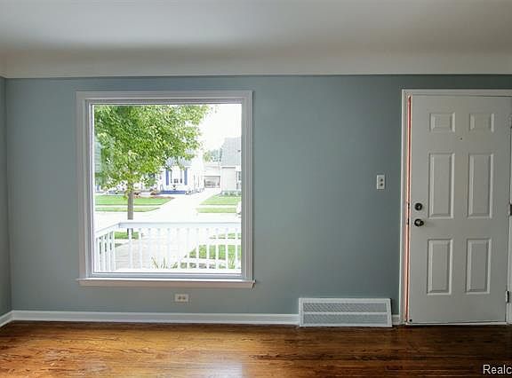 5th image of 26213 Winton St