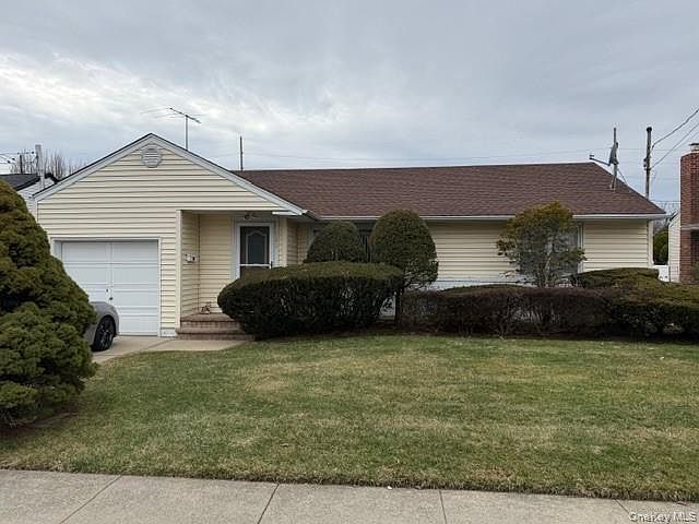1st image of 121 Farnum Boulevard