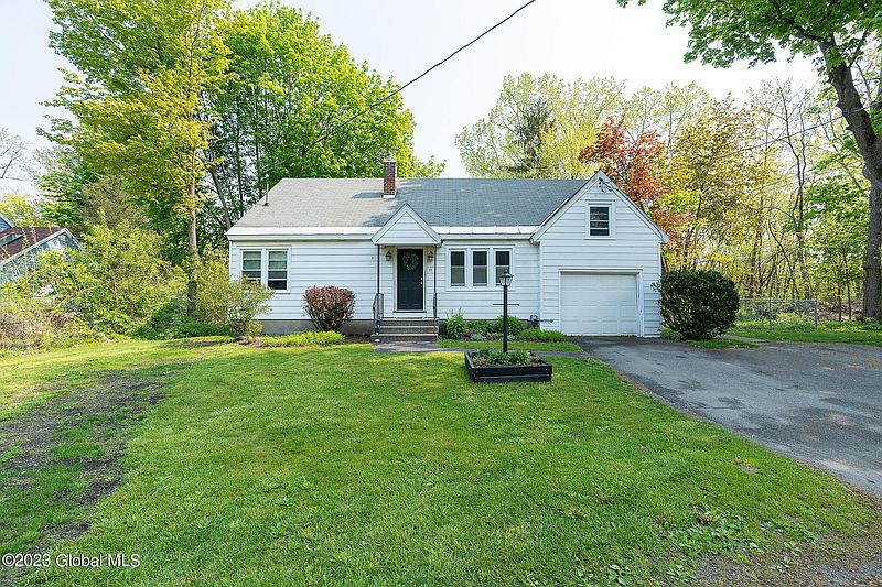 3rd image of 11 Marion Avenue