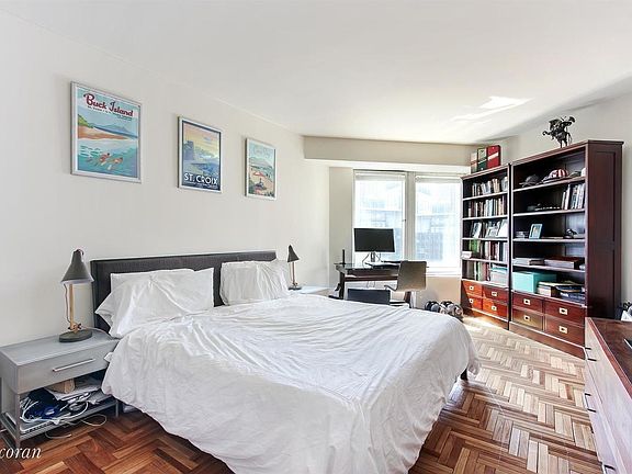 3rd image of 150-156 W 56th St APT 4312