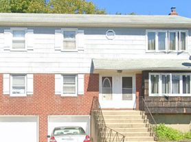 7 Jefferson Ave, Valley Stream, NY