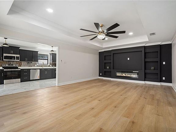 5th image of 8009 Grand Oaks Dr