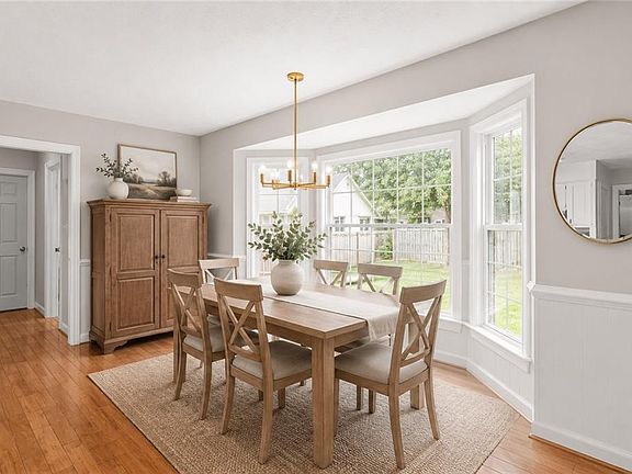 4th image of 933 Lockspur Cres