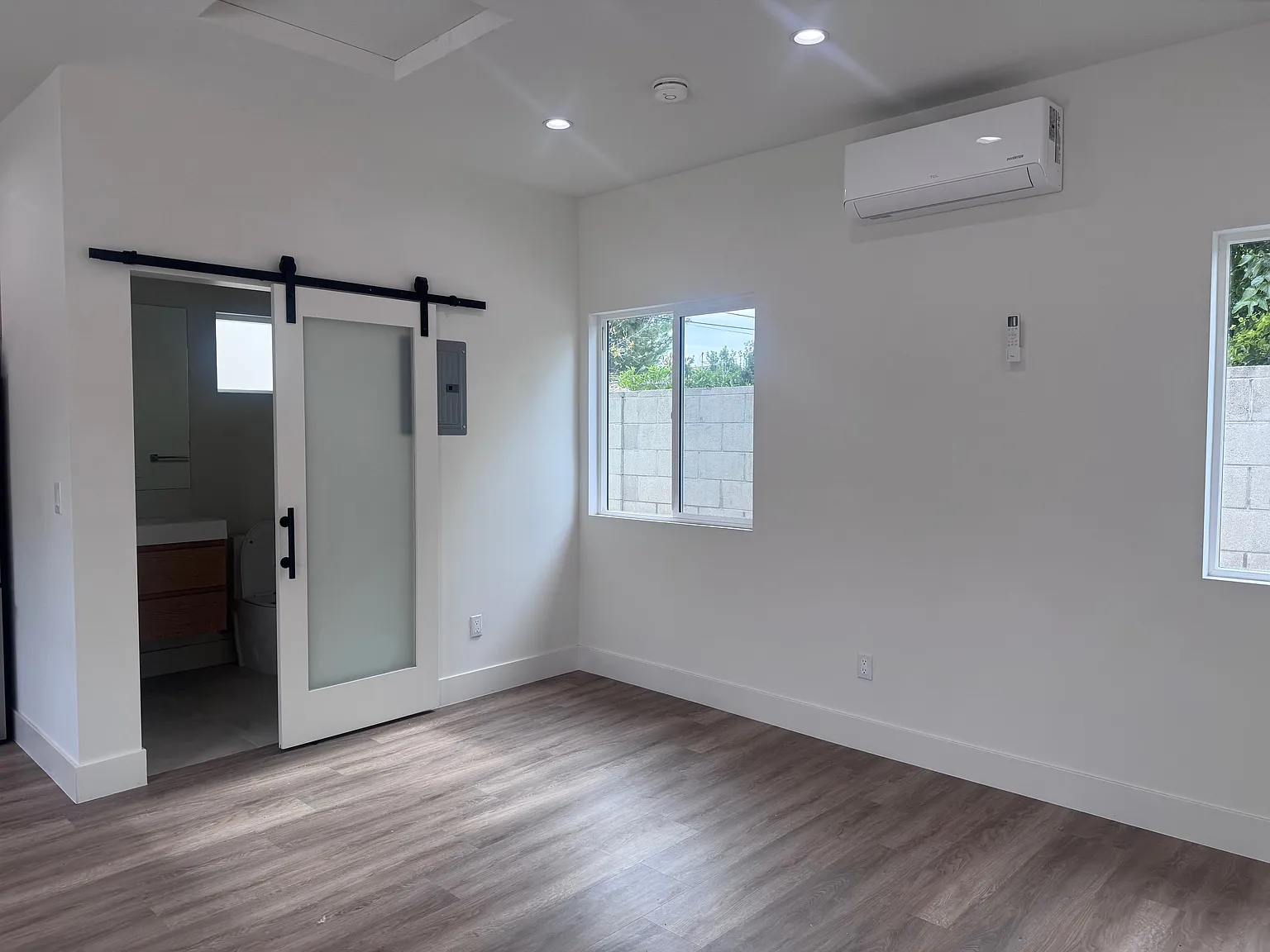 Studio, 425 sqft, $1,700 — Photo 4