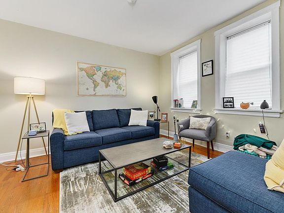 2nd image of 2150 W Shakespeare Ave APT 1R