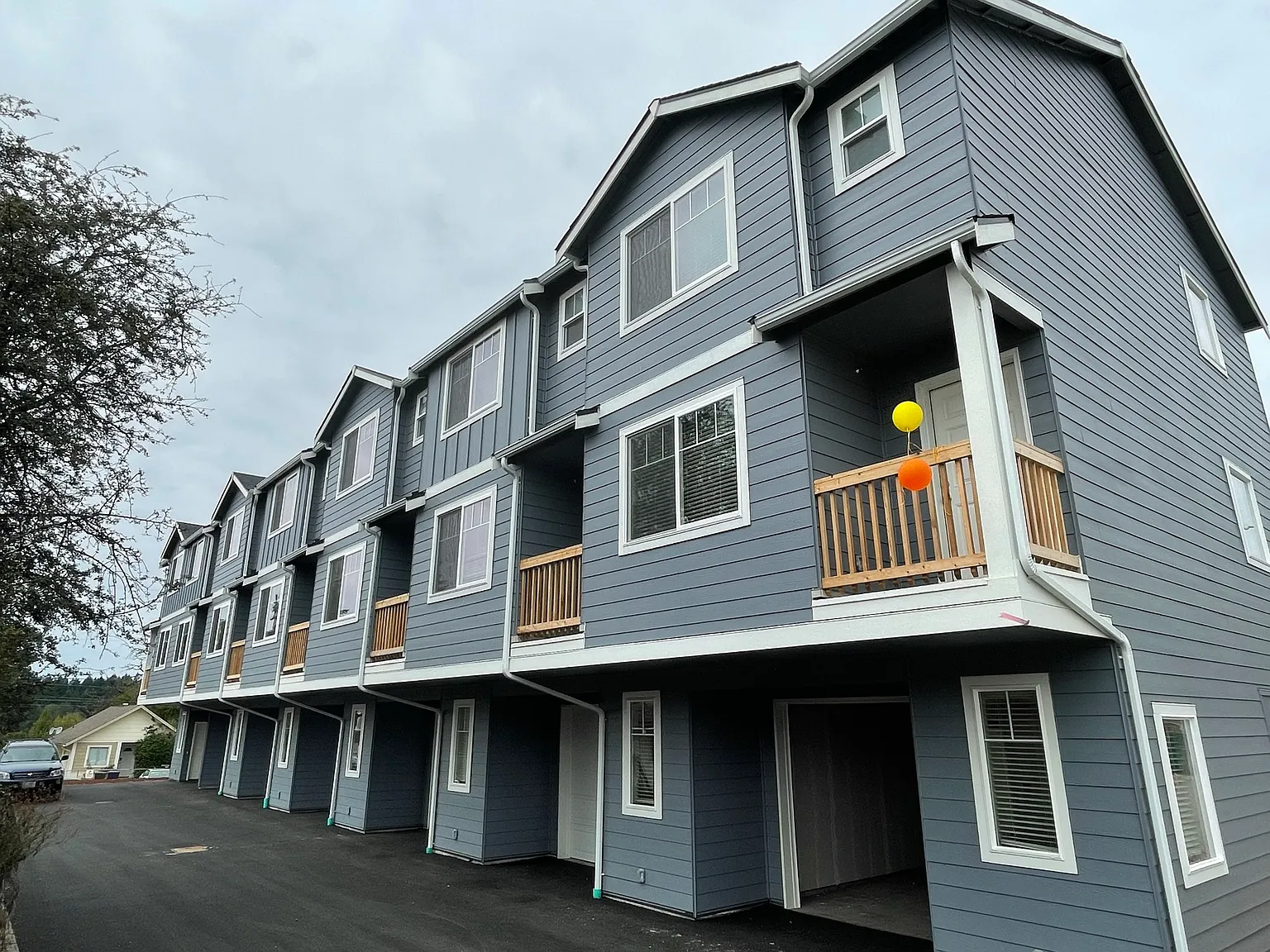 2 bed, 2.5 bath, 1000 sqft, $2,025 — Photo 3