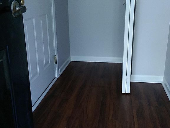 3rd image of 3125 Longwood Ln APT 201