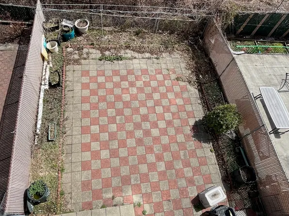 301 Mosel Avenue image 2 of 16