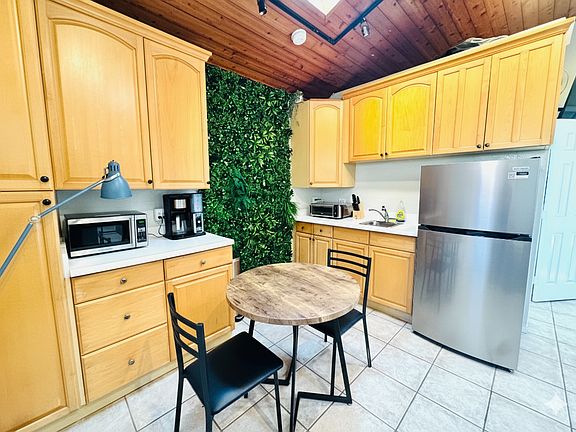 2nd image of 5256 La Jolla Blvd #1