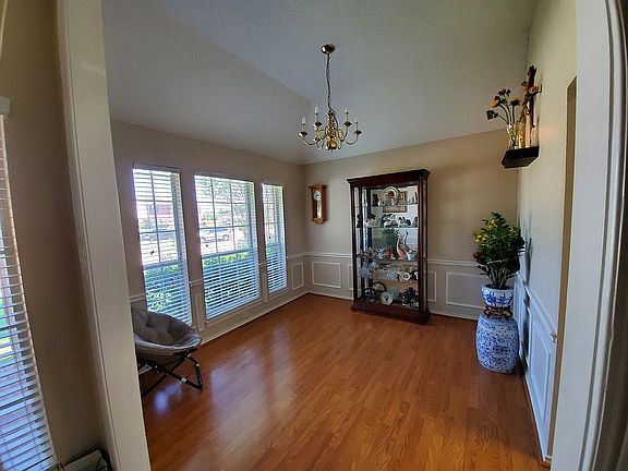 4th image of 2314 Arrowcrest Ct