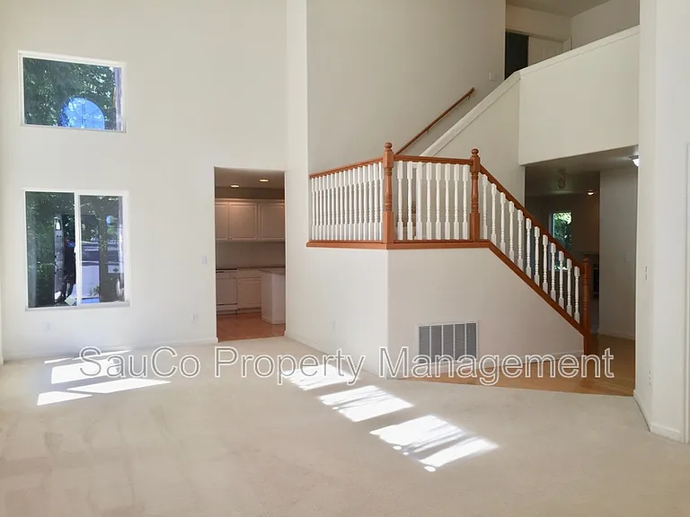 1861 SE 47th Ave — Photo 2