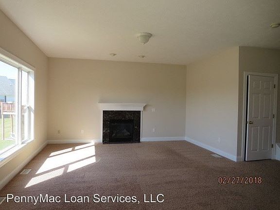 5th image of 640 Eaton Dr