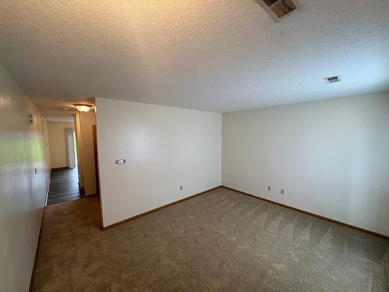 872 Edgewater Dr — Photo 9
