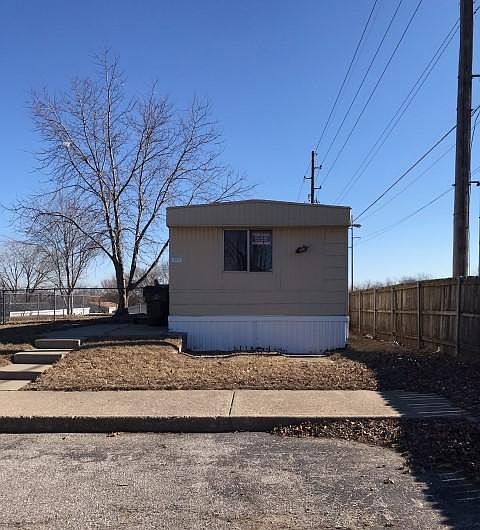 1st image of 975 S 74th Pl