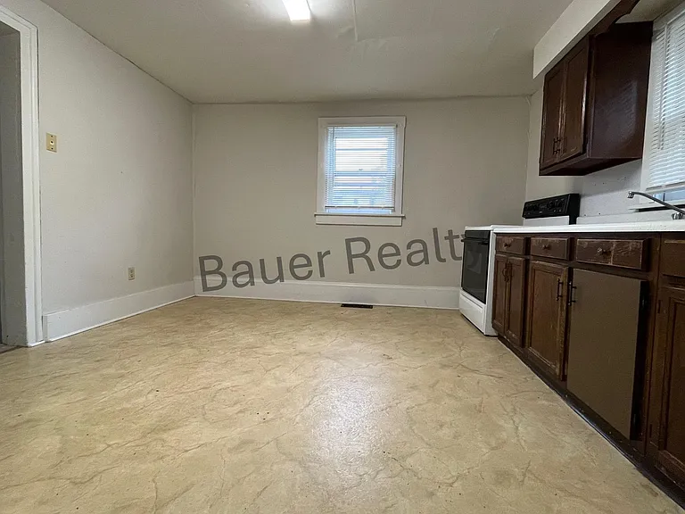 237-239 Maple St — Photo 11