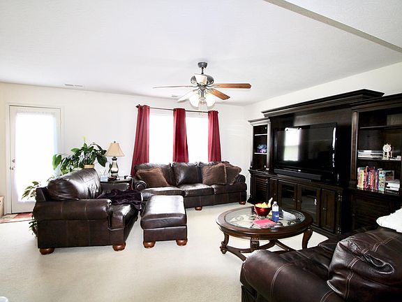 Living area (open to the kitchen)