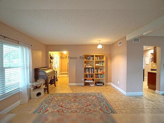 5th image of 3131 W Paris St