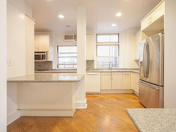 4th image of 260 W 72nd St #4CD