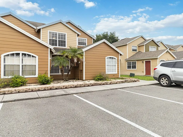 2204 Fan Palm Dr — Photo 2