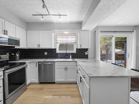 3rd image of 298 Sumption Dr