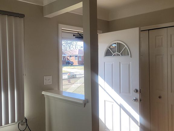 3rd image of 1404 Brest Ave