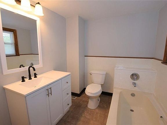 4th image of 2628 Leland Ave