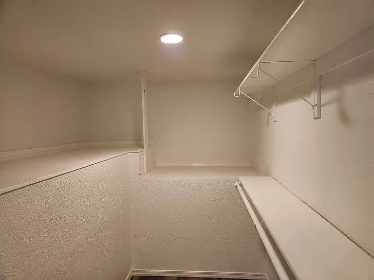 400 E Phoenix St — Photo 37